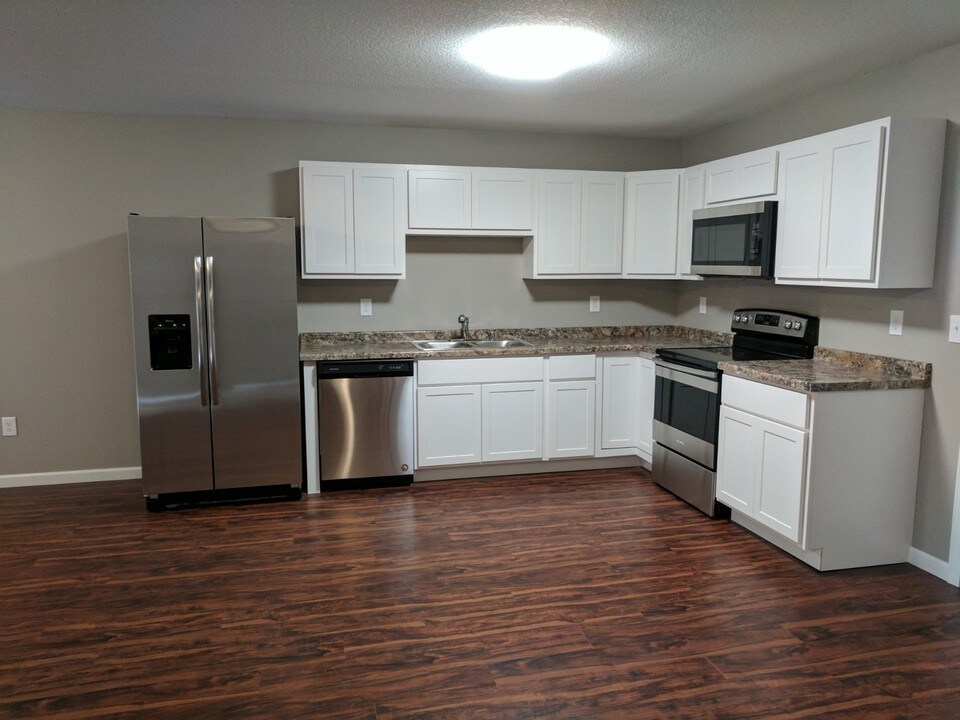301 7th Ave-Unit -205 in Pelican Rapids, MN - Building Photo