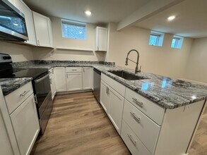 1411 Rosemary Ln in Columbia, MO - Foto de edificio - Building Photo