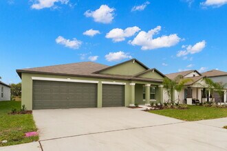 4045 Capri Coast Dr in Plant City, FL - Building Photo - Building Photo