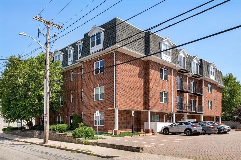 179 Park St, Unit 202 in Medford, MA - Foto de edificio