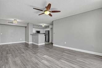 651 Okeechobee Blvd in West Palm Beach, FL - Building Photo - Building Photo