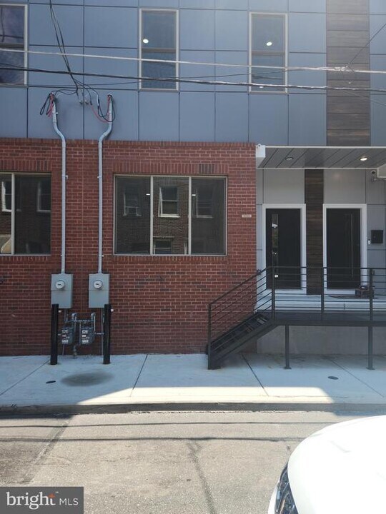 3221 Mercer St in Philadelphia, PA - Building Photo