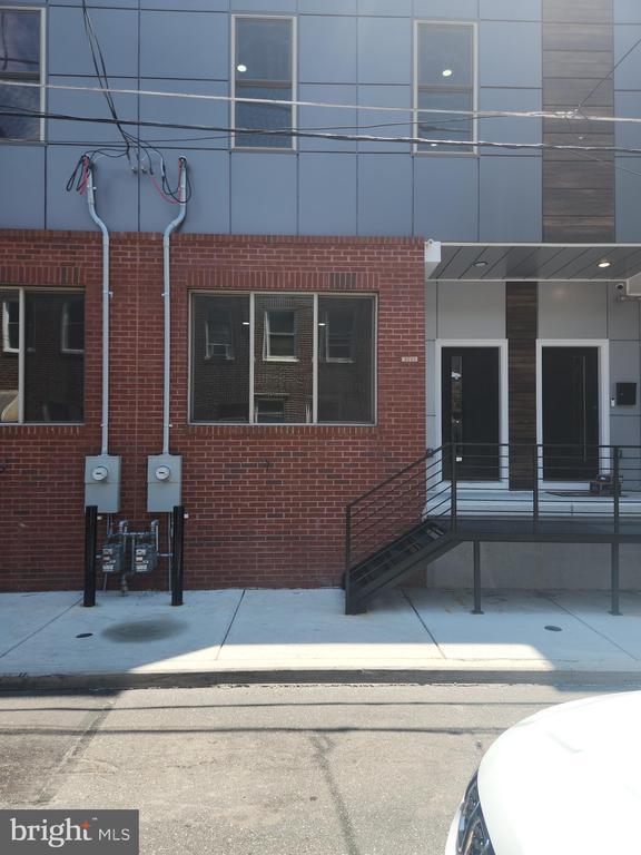 property at 3221 Mercer St
