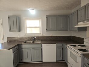 5845 Hunting Ridge Rd in Hope Mills, NC - Foto de edificio - Building Photo