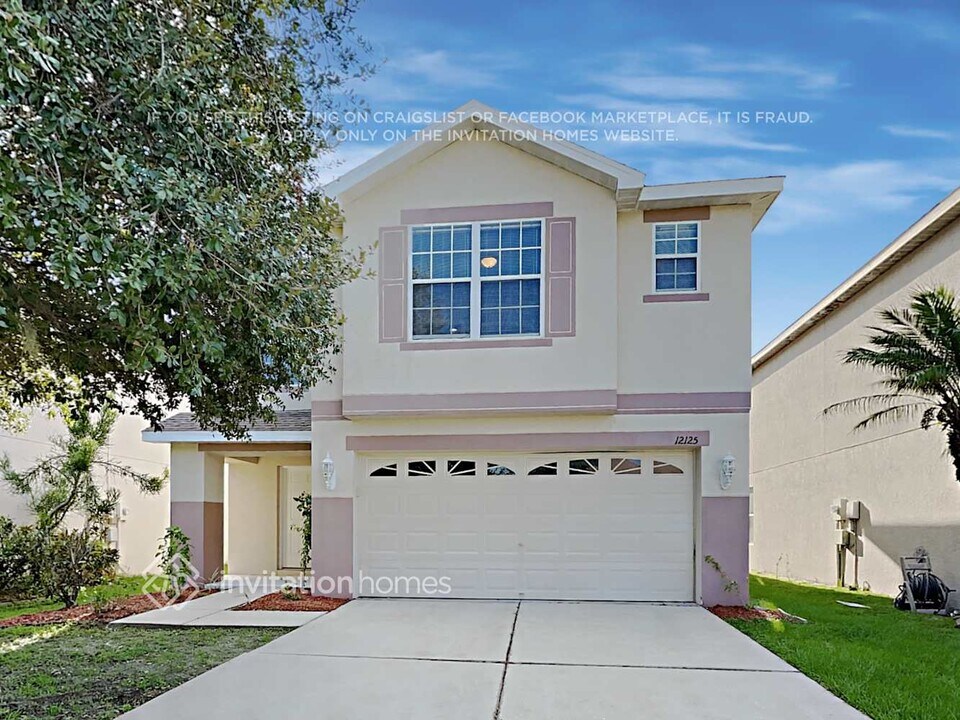 12125 Fern Blossom Dr in Gibsonton, FL - Building Photo