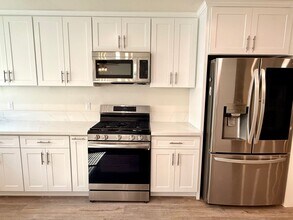 10215 Variel Ave in Los Angeles, CA - Building Photo - Building Photo