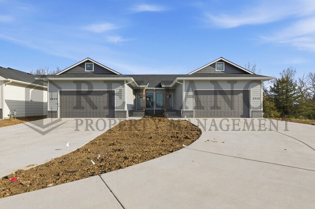 5238 N Pinecrest Ct in Bel Aire, KS - Building Photo - Building Photo