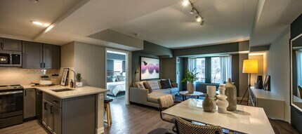 30 Cambridgepark Dr in Cambridge, MA - Foto de edificio - Building Photo