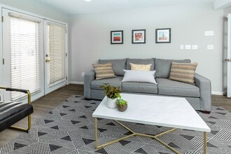 Shadowbrook Apartments in West Valley City, UT - Foto de edificio - Building Photo