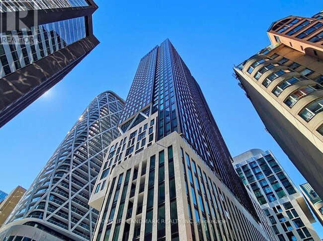 238-1238 Simcoe St