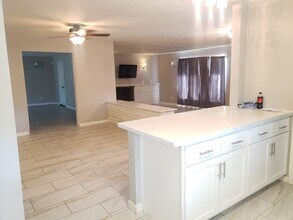 5752 W Vista Ave in Glendale, AZ - Building Photo - Building Photo