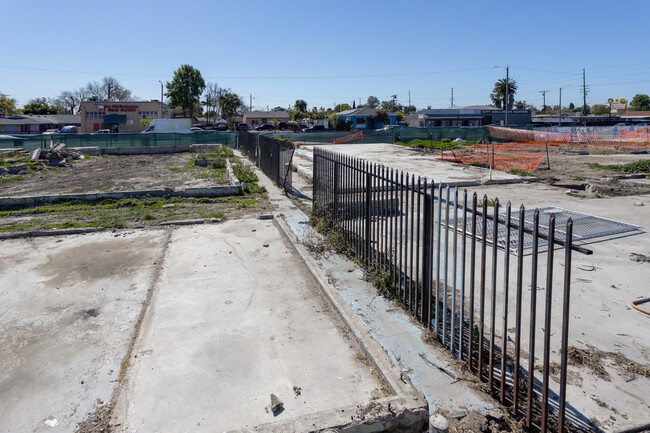 317 W Alondra Blvd in Compton, CA - Building Photo - Building Photo