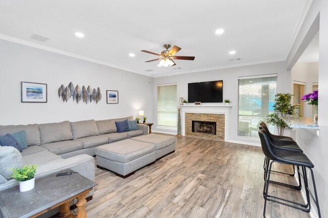 10007 Hickory Trail Ln