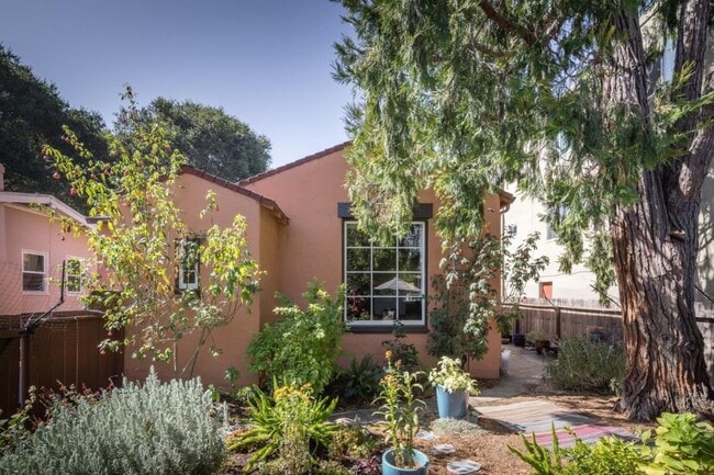 1053 El Camino Real-Unit -House in Burlingame, CA - Building Photo - Building Photo