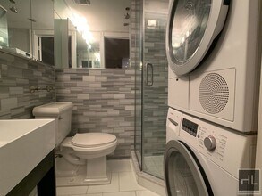 East 102nd Street in New York, NY - Foto de edificio - Building Photo