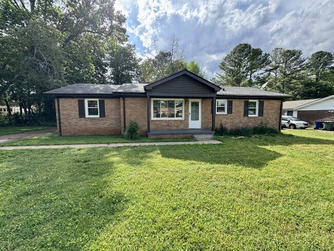 3207 Searcy Dr NW