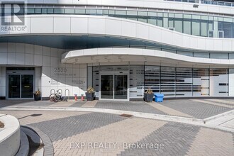 2520-2520 Eglinton Ave W in Mississauga, ON - Building Photo - Building Photo