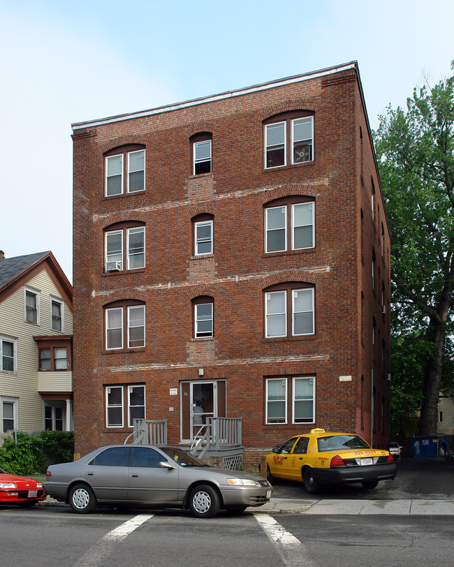 36 Dover St in Springfield, MA - Foto de edificio - Building Photo