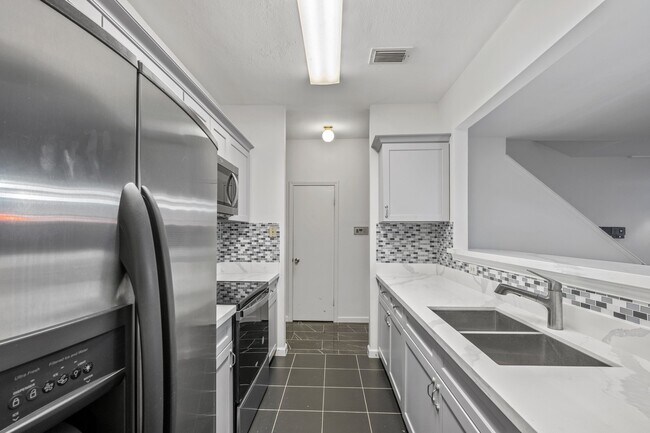 3124 Holly Hall St in Houston, TX - Building Photo - Building Photo