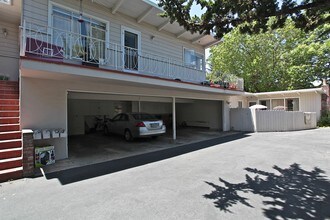 1014 Middle Ave in Menlo Park, CA - Foto de edificio - Building Photo