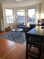 879 Beacon St, Unit 42 in Boston, MA - Building Photo