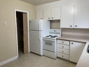 CHARMING 2-BEDROOM APARTMENT FOR RENT IN O in Oshawa, ON - Building Photo - Building Photo