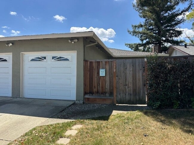 property at 3976-3978 Bismarck Dr