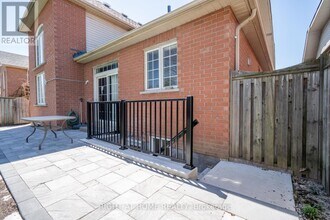 113 Mackey Dr in Whitby, ON - Building Photo - Building Photo
