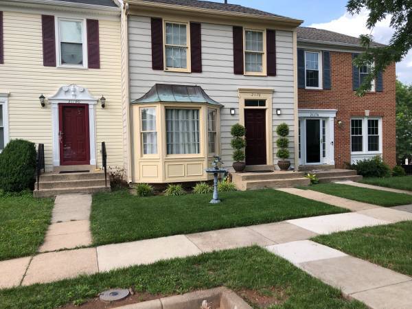 21178 Hedgerow Ter in Ashburn, VA - Foto de edificio