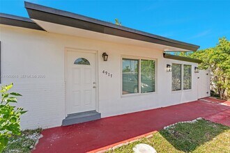 4917 SW 43rd Terrace in Fort Lauderdale, FL - Building Photo - Building Photo
