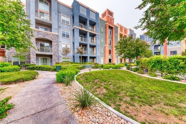 68 E Serene Ave in Las Vegas, NV - Building Photo - Building Photo