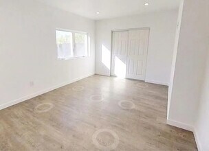 570 N Cambridge St in Orange, CA - Building Photo - Building Photo