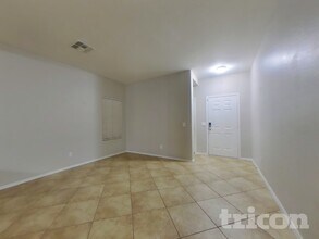 9526 N 81st Dr in Peoria, AZ - Foto de edificio - Building Photo