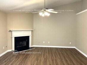 930 Rock Elm Dr in Auburn, GA - Foto de edificio - Building Photo