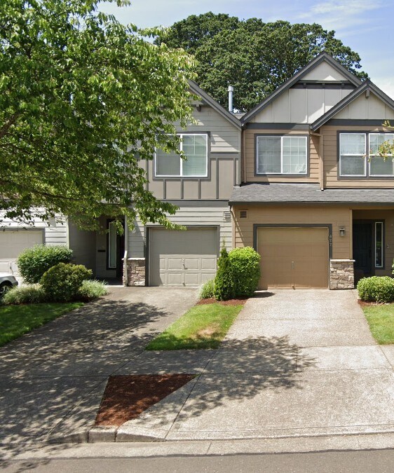 623 N Oak Hollow Dr in Newberg, OR - Building Photo