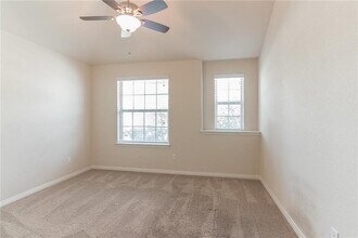 320 Lightcliff St in Hutto, TX - Building Photo - Building Photo