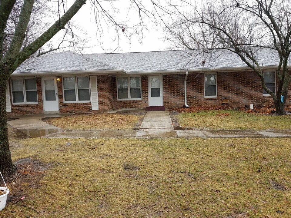 205 W Summerfield Ave in Leeton, MO - Building Photo