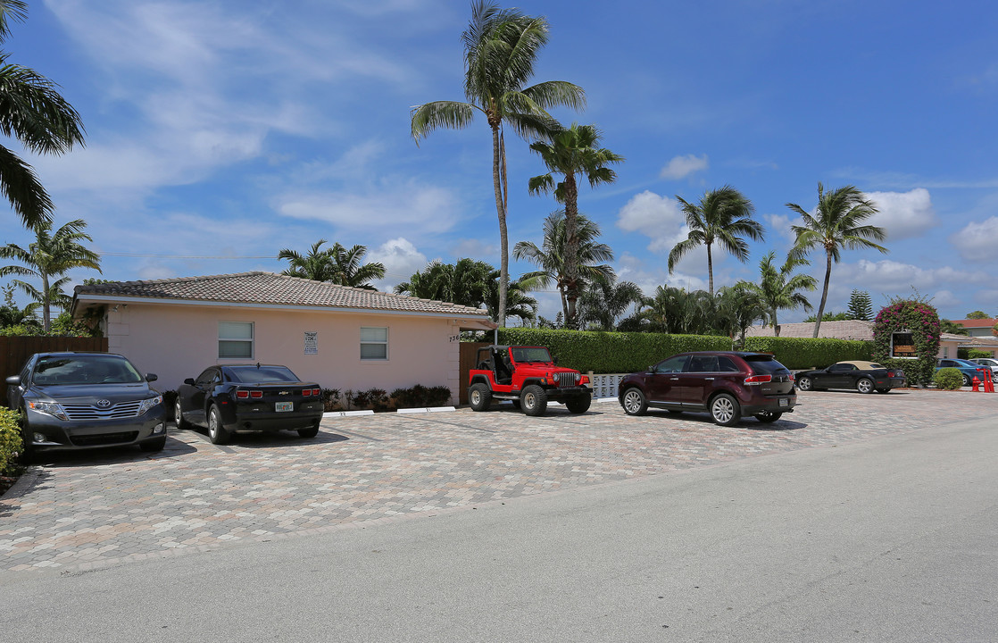 Villa Sun Ray Condominiums in Fort Lauderdale, FL - Building Photo