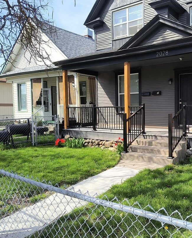 2028 W Gardner Ave, Unit 2028 W Gardner Ave