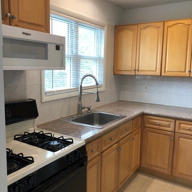 85 Van Buren Ave in Metuchen, NJ - Building Photo - Building Photo