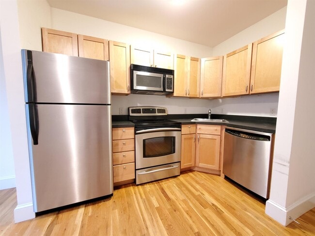 406 Norfolk St, Unit 1 in Cambridge, MA - Building Photo - Building Photo