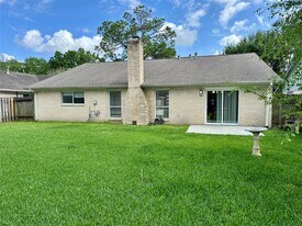16007 Mill Point Dr in Houston, TX - Building Photo
