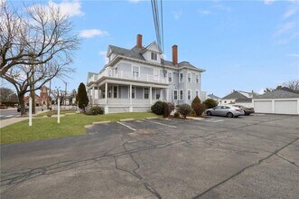 1536 Cranston St in Cranston, RI - Building Photo - Building Photo
