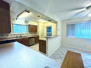 310 Knoll Forest Dr in League City, TX - Building Photo - Building Photo