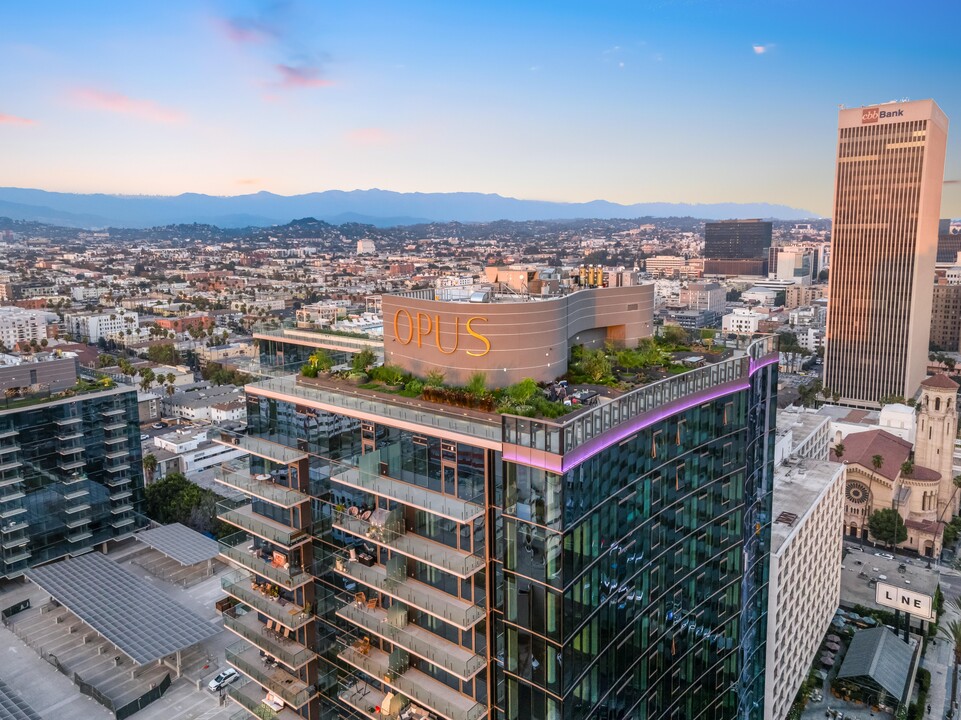 Opus LA in Los Angeles, CA - Foto de edificio