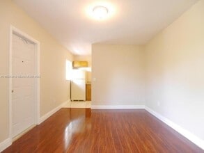 6555 SW 59th Pl, Unit 3 in South Miami, FL - Building Photo - Building Photo