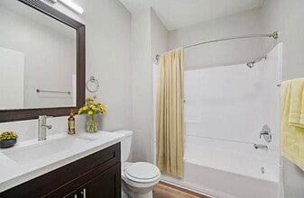 Vassar Terrace in Canoga Park, CA - Building Photo - Building Photo