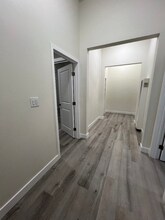 617 W 76th St in Los Angeles, CA - Foto de edificio - Building Photo