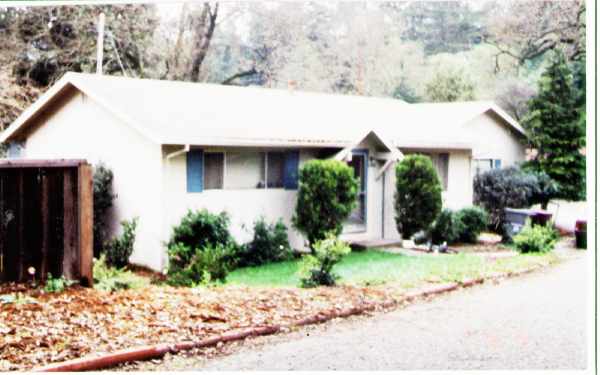 1002-1004 Creekside Ct in Glen Ellen, CA - Building Photo