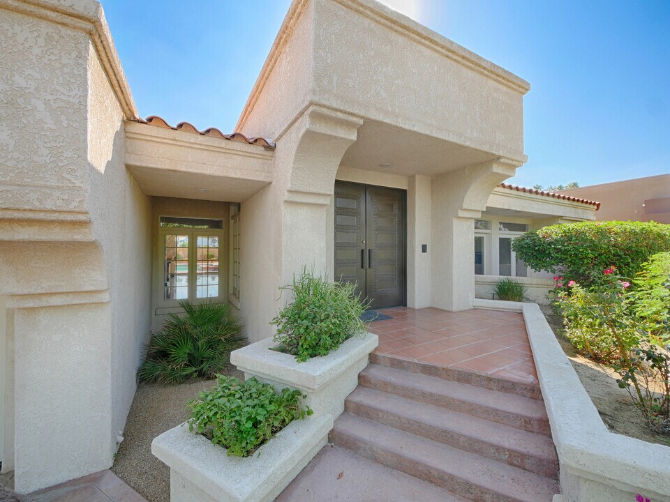 48600 Shady View Dr in Palm Desert, CA - Building Photo